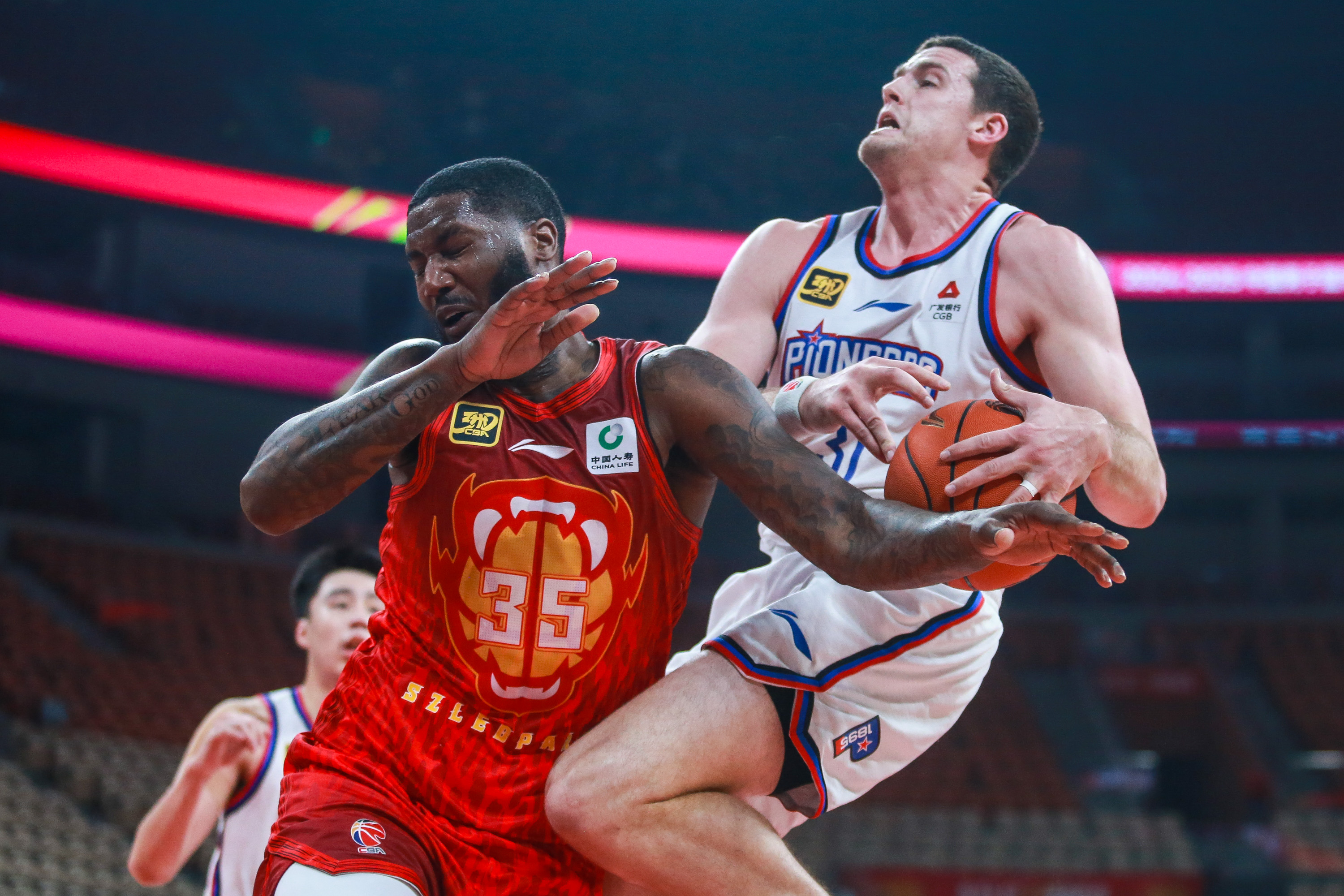 kaiyun-太狠了！上海久事再遭质疑备战足总杯冲刺阶段深圳男篮遗憾出局，詹姆斯与70激战雄鹿分钟的简单介绍